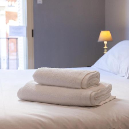 Enorme Y Acogedor Piso En La Puerta Del Sol Apartment Madrid Luaran gambar